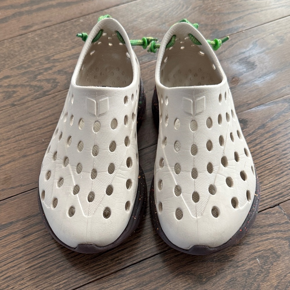 Kids Kanes c13 beige and speckled bottom Perforated Slip-On Shoes